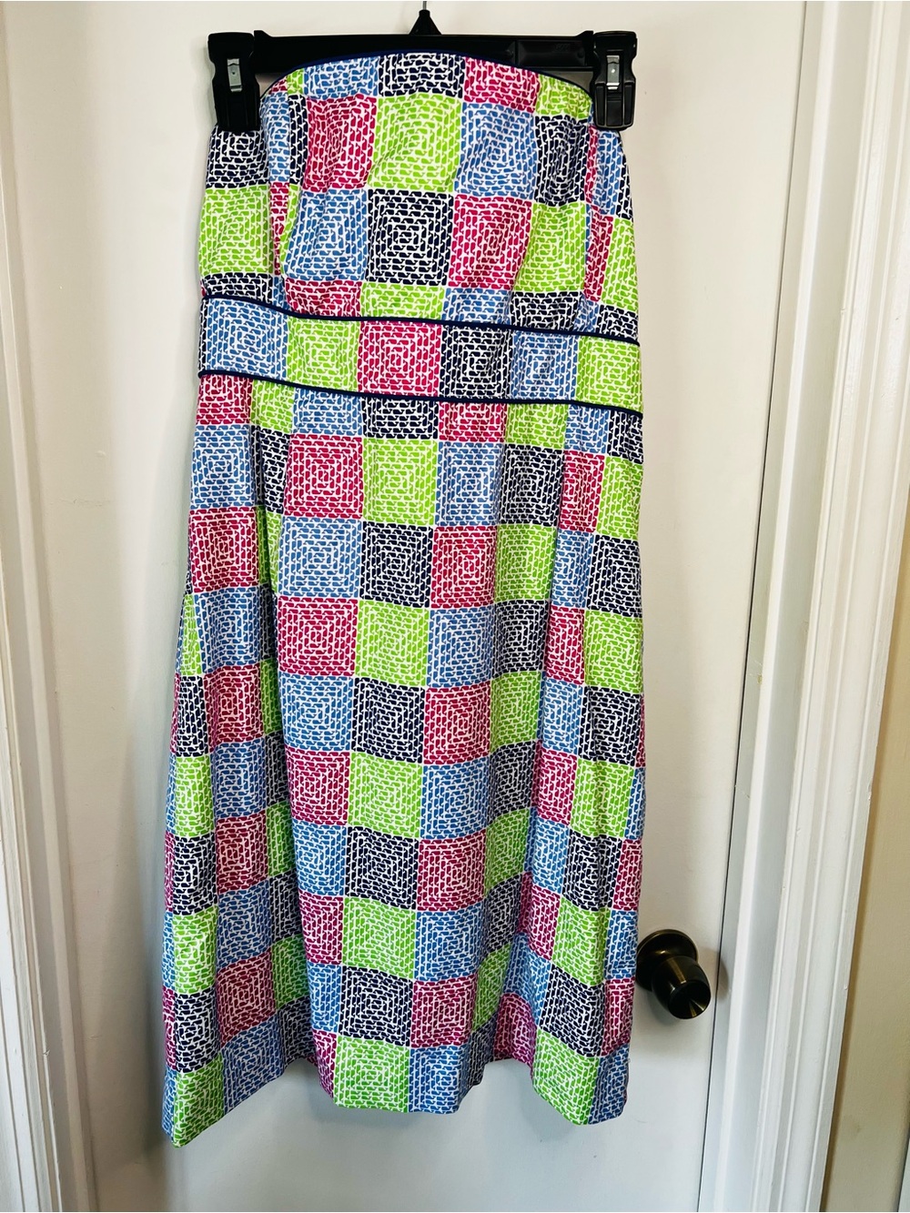 Vineyard Vines strapless dress (patchwork with whale logo)